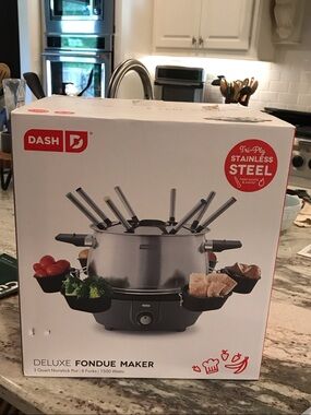Dash Electric Deluxe Fondue Maker NWT